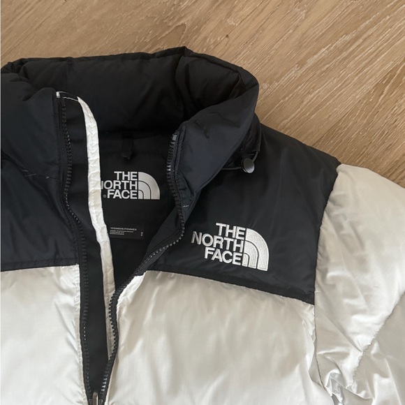 The North Face Black and White Jacket - Picture 2 of 3